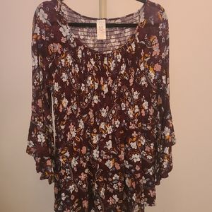 Colorful top with bell sleeves